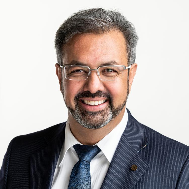 Dr. Nik Gugger